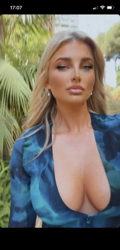 Naakte gelekte OnlyFans-foto van Lornamayx