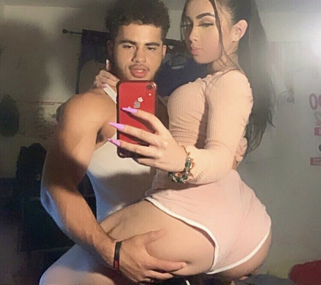 Naakte gelekte OnlyFans-foto van Julianarmah