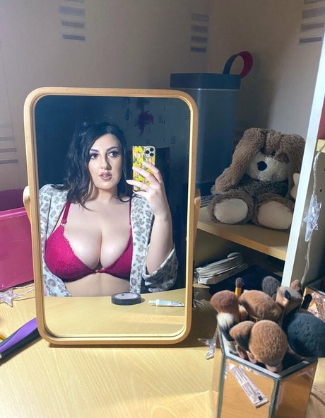 Naakte gelekte OnlyFans-foto van Eva Elizabeth