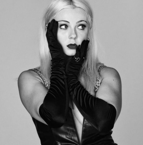 Naakte gelekte OnlyFans-foto van Alexi Blue