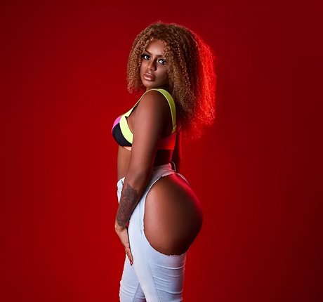 Naakte gelekte OnlyFans-foto van Cariucha