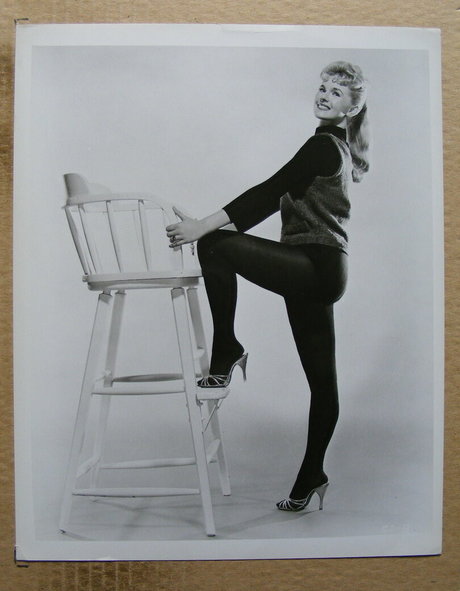 Naakte gelekte OnlyFans-foto van Connie Stevens