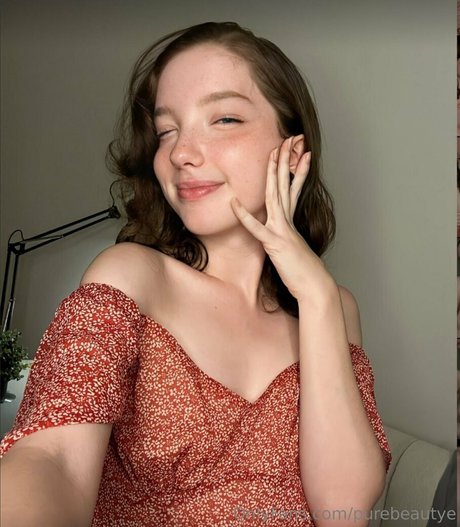 Naakte gelekte OnlyFans-foto van Purebeautye