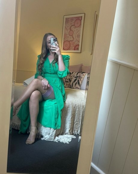 Naakte gelekte OnlyFans-foto van Charlotte Grace