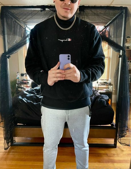 Naakte gelekte OnlyFans-foto van Yesdaddytoys