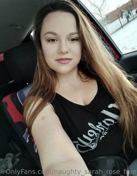 Naakte gelekte OnlyFans-foto van Naughtysarahrosefree