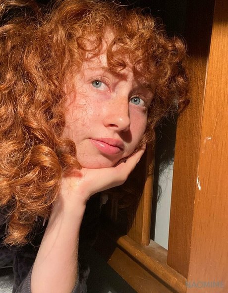 Naakte gelekte OnlyFans-foto van Naomime