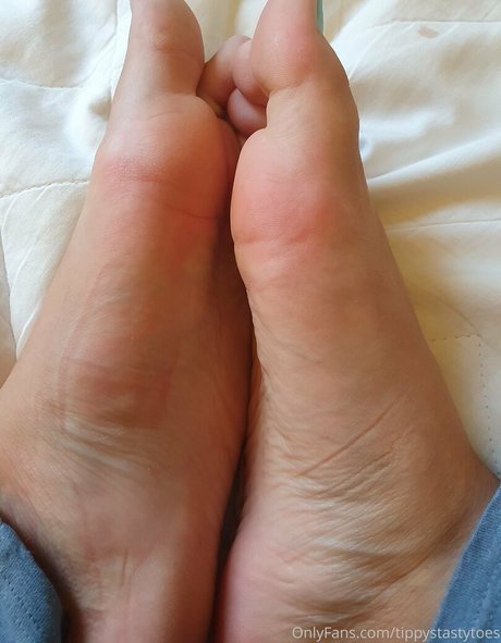 Naakte gelekte OnlyFans-foto van Tippystastytoes