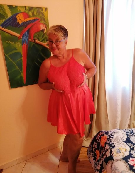 Naakte gelekte OnlyFans-foto van Fungrannies