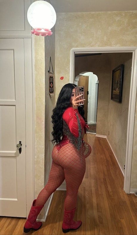 Naakte gelekte OnlyFans-foto van Scarlet May