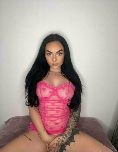 Naakte gelekte OnlyFans-foto van Urbbyari