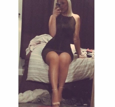 Naakte gelekte OnlyFans-foto van Bethany Koko