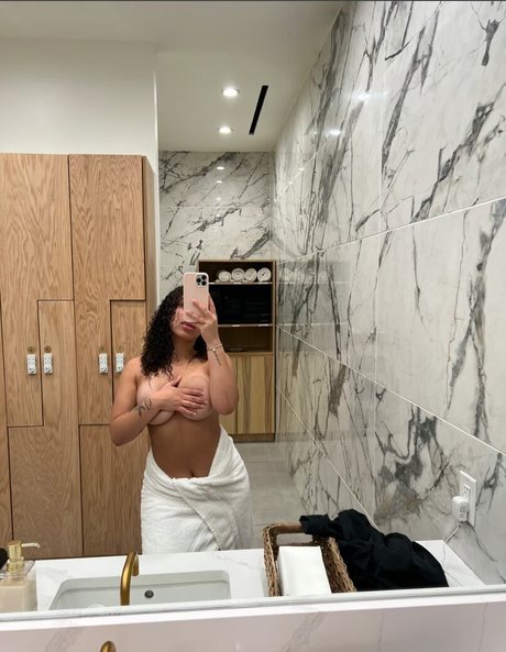 Naakte gelekte OnlyFans-foto van Savannah Spencer