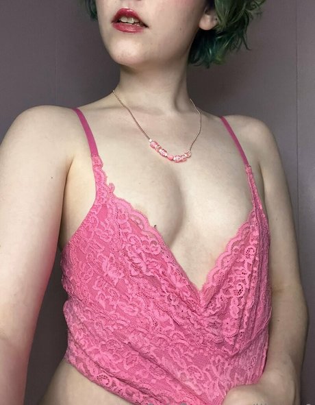 Naakte gelekte OnlyFans-foto van Lilbbg0