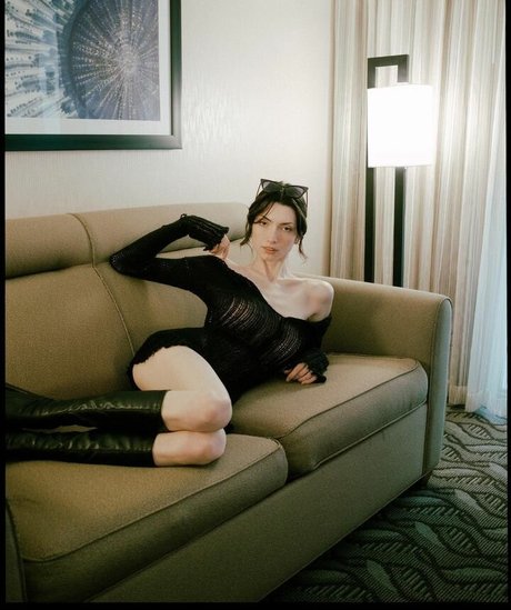 Naakte gelekte OnlyFans-foto van Thewomanfromanotherplace