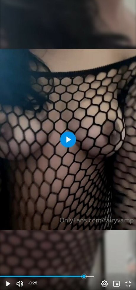 Naakte gelekte OnlyFans-foto van Vamppixiee