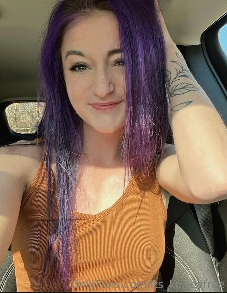 Naakte gelekte OnlyFans-foto van Kelseyannefree