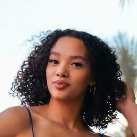 Naakte gelekte OnlyFans-foto van Jazzylique