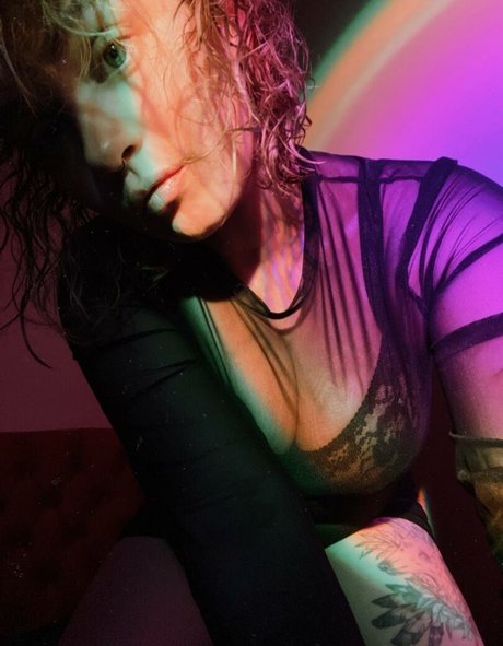 Naakte gelekte OnlyFans-foto van Roeschach