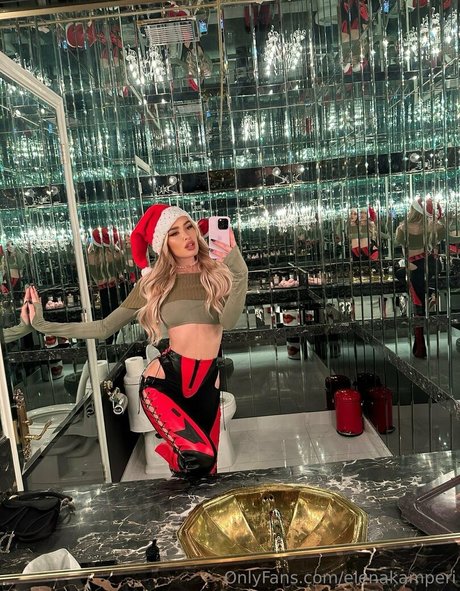 Naakte gelekte OnlyFans-foto van Elenakamperi