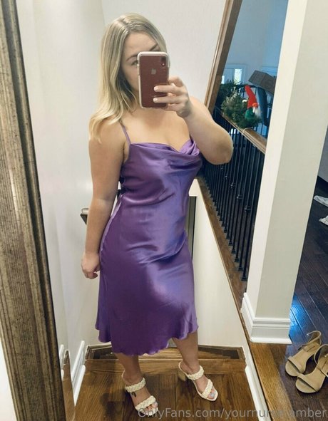 Naakte gelekte OnlyFans-foto van Yournurseamber