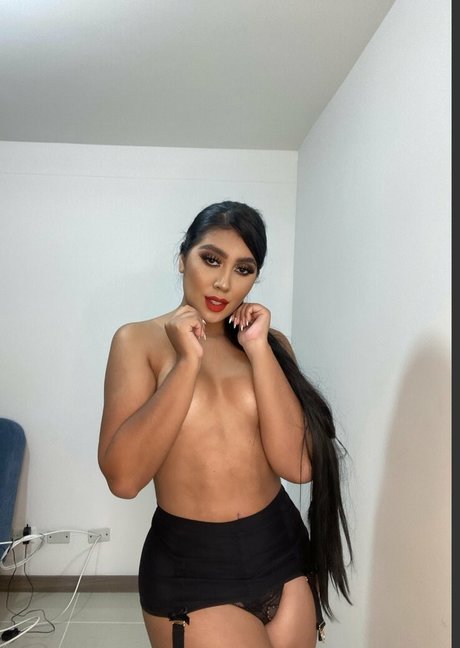 Naakte gelekte OnlyFans-foto van Charlote Rouge