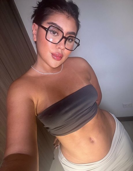 Naakte gelekte OnlyFans-foto van Charlote Rouge