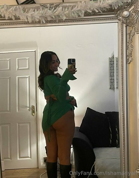 Naakte gelekte OnlyFans-foto van Isha Mariyah