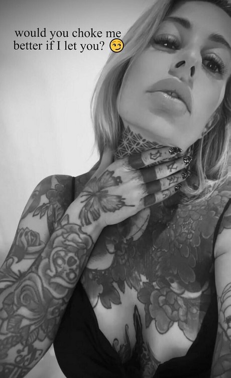 Naakte gelekte OnlyFans-foto van Inkedgigi