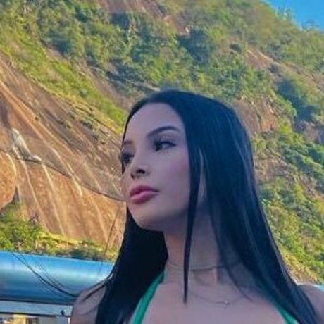Naakte gelekte OnlyFans-foto van Emily Fernanda