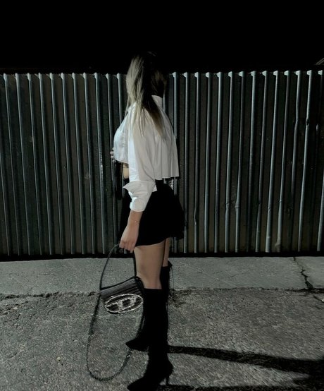 Naakte gelekte OnlyFans-foto van Dwwwra