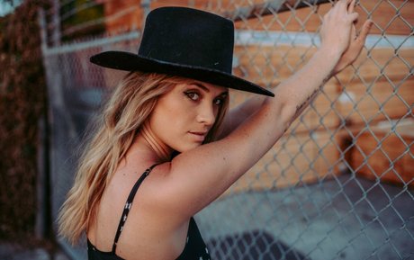 Naakte gelekte OnlyFans-foto van Sophia Scott