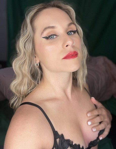 Naakte gelekte OnlyFans-foto van Mackenzie Sterner