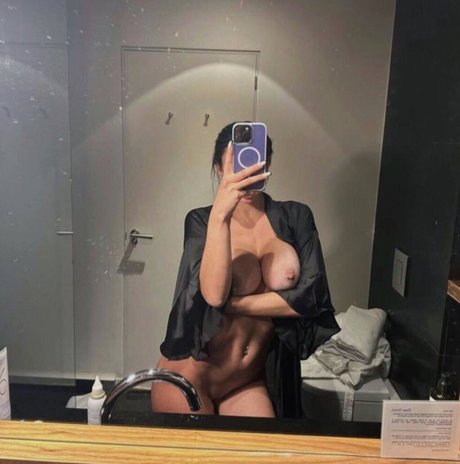 Naakte gelekte OnlyFans-foto van Kattyakitty