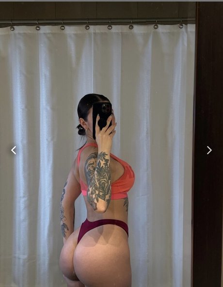 Naakte gelekte OnlyFans-foto van Sabrina Smith
