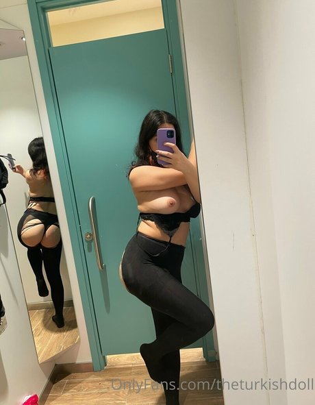 Naakte gelekte OnlyFans-foto van The Turkish Doll
