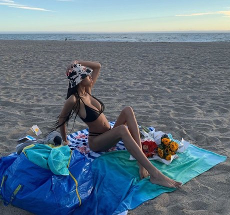 Naakte gelekte OnlyFans-foto van Kira Imani