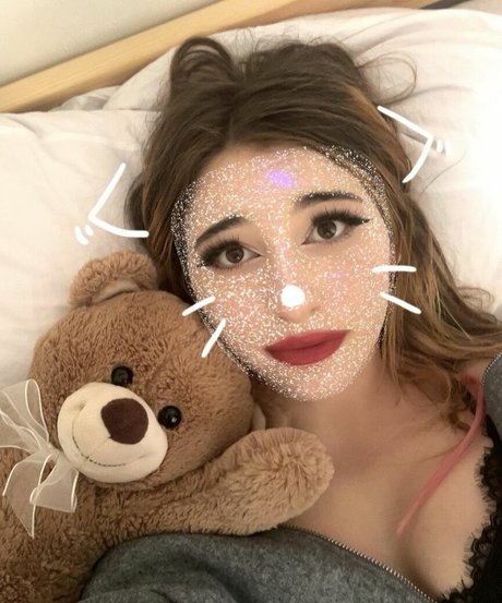 Naakte gelekte OnlyFans-foto van Osamochka
