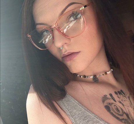 Naakte gelekte OnlyFans-foto van Rhiannon Jena