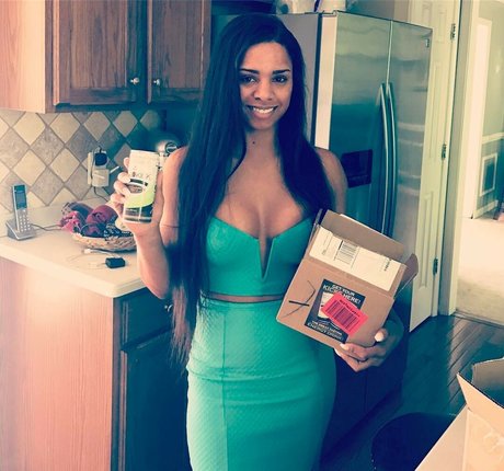 Naakte gelekte OnlyFans-foto van Renee Michelle