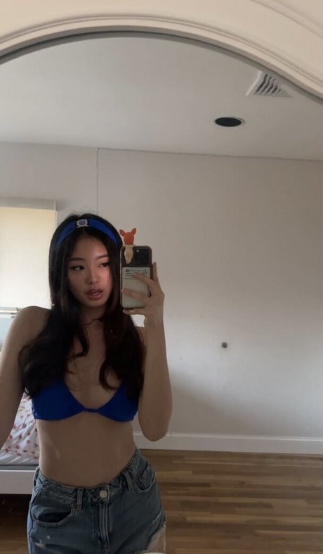 Naakte gelekte OnlyFans-foto van Lizzieekim