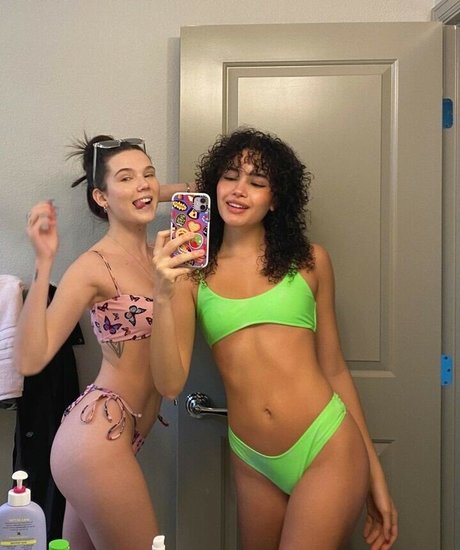 Naakte gelekte OnlyFans-foto van Teo Marcella