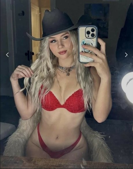 Naakte gelekte OnlyFans-foto van Lindsaybercosky