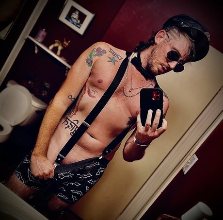 Naakte gelekte OnlyFans-foto van Fillingdesire