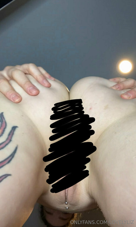 Naakte gelekte OnlyFans-foto van Lovelylizfree