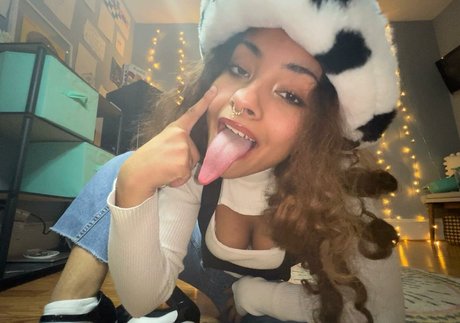 Naakte gelekte OnlyFans-foto van Long Tongue Fetish