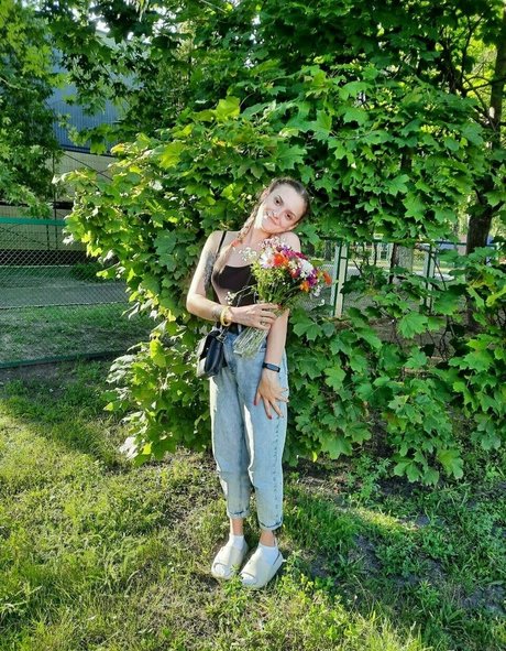 Naakte gelekte OnlyFans-foto van Littleprincessariana