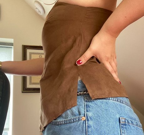 Naakte gelekte OnlyFans-foto van Elena Sophia Nicolosi
