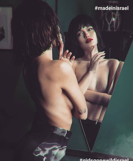 Naakte gelekte OnlyFans-foto van Adela Hock