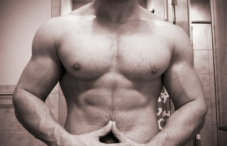 Naakte gelekte OnlyFans-foto van Jamietylerflex